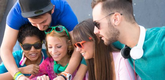 ۴ نوع ویدیو که هر نوع کسب و کاری باید در وب سایت خود استفاده کند ویدیو برای وب سایت کسب و کار شما